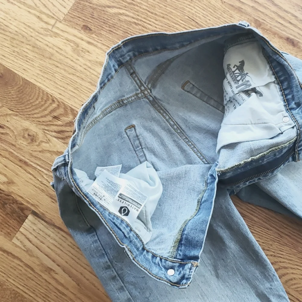 Levi's 502 Taper Blue Jeans  Size: W32 L30